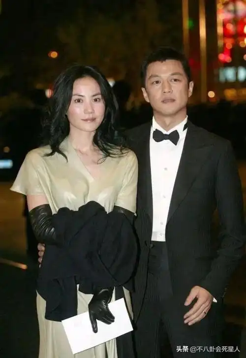 王菲现在的老公王菲谢霆锋撒狗粮甜蜜如初