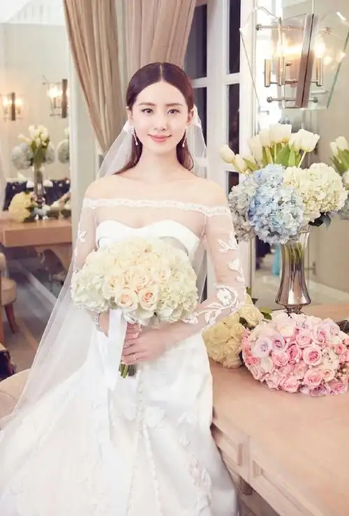 如诗女神刘诗诗纯美婚纱照,北京舞蹈学院芭蕾舞专业的范