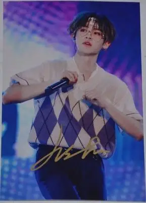 2018年6月黄明昊justin 全国巡演南京站亲笔签名照片 f款