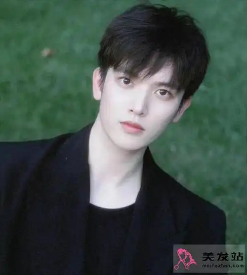 清爽帅气碎盖头 最新流行男生短发_男士短发 - 美发站