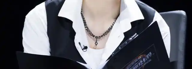 王俊凯的锁骨粉们快来集合了!男孩请停止散发你的魅力