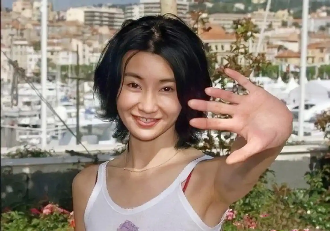 2000年,#梁朝伟# 和#张曼玉# 在戛纳电影节的生图 676767