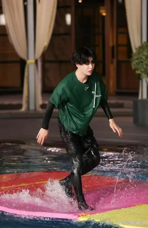 最近,《奔跑吧》泰国篇终于播出了,但是观众们发现节目中蔡徐坤的镜头