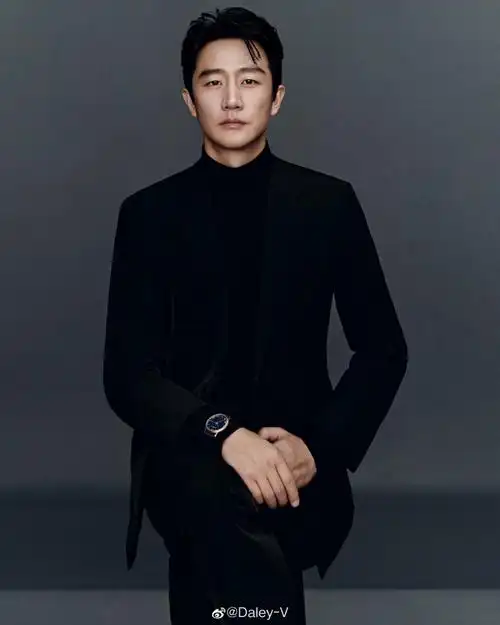 黄轩时间流动典雅大片##黄轩手上有点东西