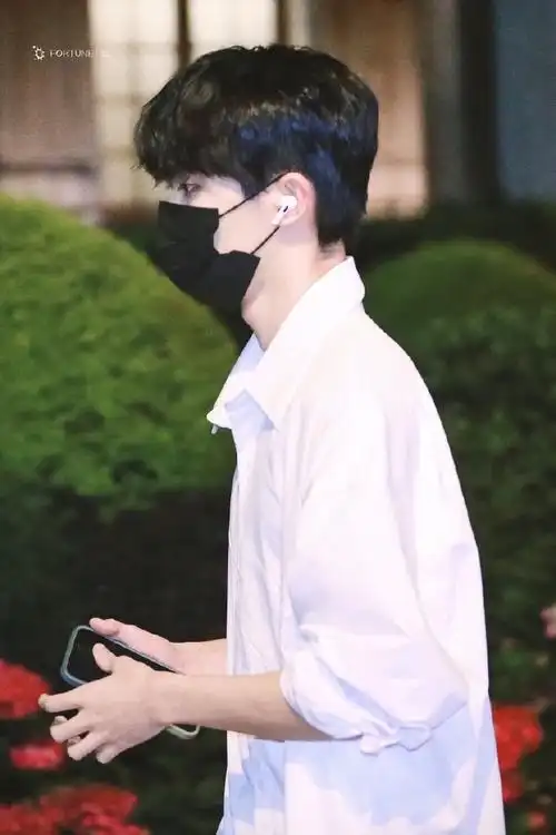 马嘉祺直播状态##马嘉祺白衬衫