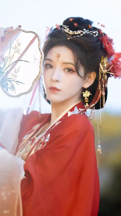 #张予曦红衣古装美到我失语#