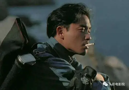 而当年《纵横四海》中的张国荣,你怎么可能舍得忽略.