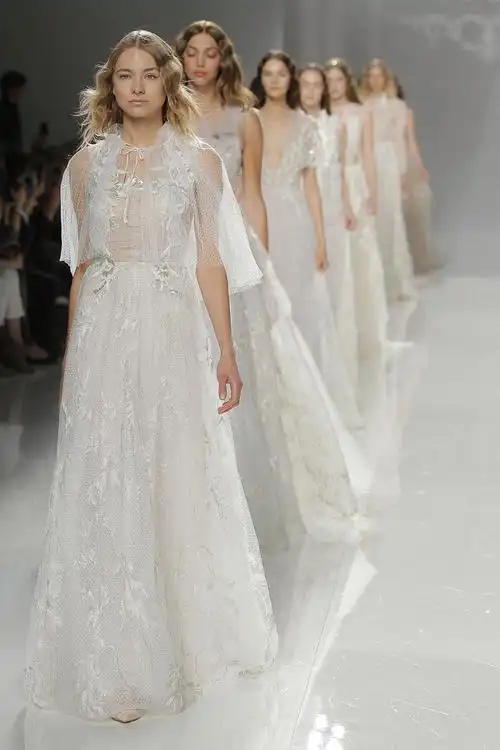 & maría 2018婚纱礼服发布秀 - barcelona bridal week - 天天时装