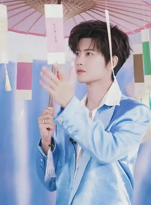 8月9日,34岁的任嘉伦引发热议!