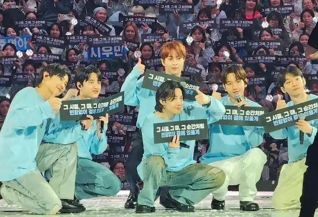 永远做彼此的彼得潘    (依次更新团体照)@weareoneexo