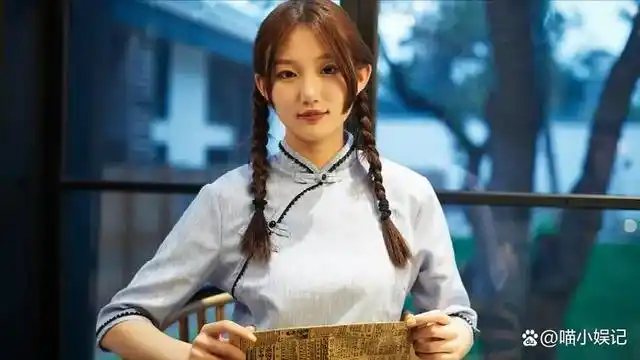 模仿影视剧中的"民国少女"时,可以参考哪些方面的特征?