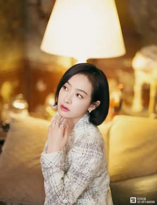 31岁宋茜只是剪了齐肩短发满屏的少女气息网友我剪会好看吗