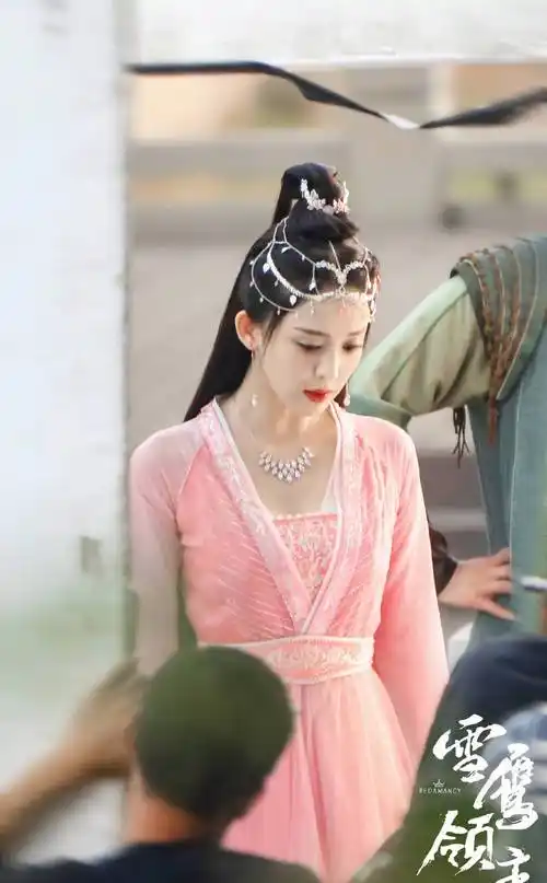 雪鹰领主古力娜扎古装仙气造型剧照_7