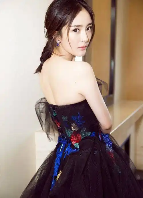 35岁杨幂,颜值超美身材超性感,真是越来越有成熟味道了