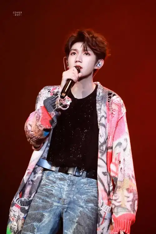 王源超话#王源客厅狂欢巡演##王源客厅狂欢记录册#@tfboys-王源  91