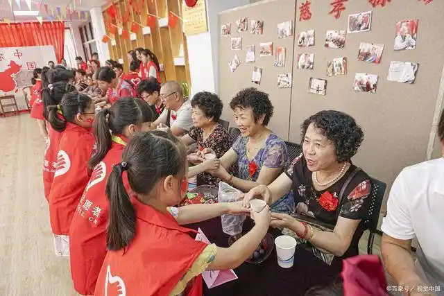 你知道吗?邻里互助不仅能帮助别人,还能提高你的幸福感!