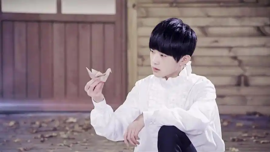 热卖新款tfboys易烊千玺千纸鹤项链 明星周边批发 厂家直销