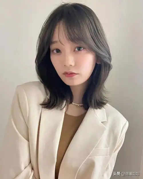 今年这3种齐肩烫发火了比长发洋气比短发显脸小真美
