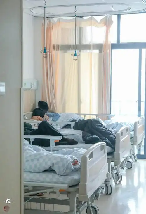 真实镜头下癌症病房里的老与少他们都是什么样的