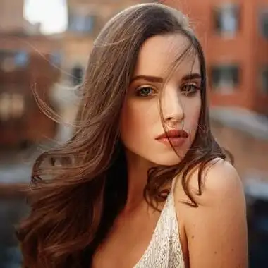 欧洲女头像特色小镇突显美女绝色