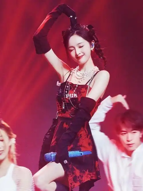 吴宣仪rsvp唱跳舞台