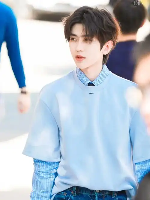 校园初恋男孩蔡徐坤