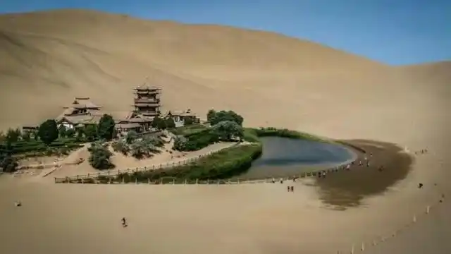 月牙湖景点在哪