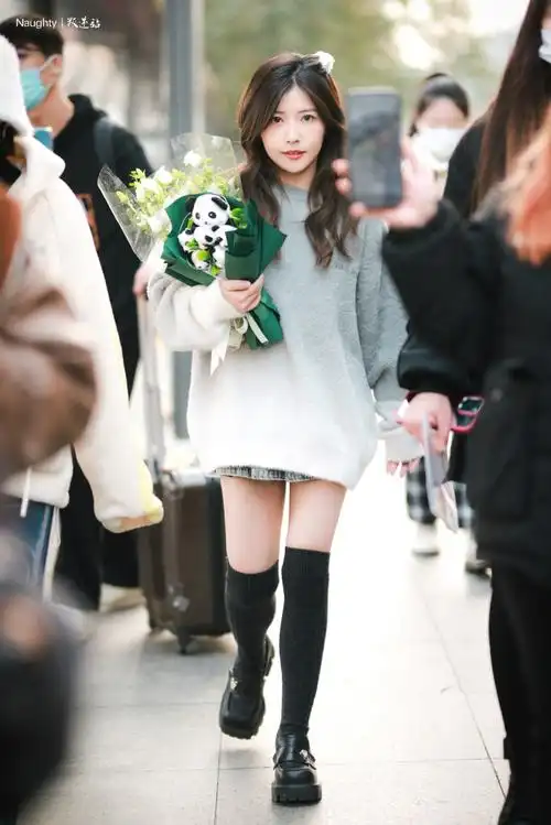 赖美云超话7815#赖美云小七的ab面暖冬音乐会#  机场丨20240111