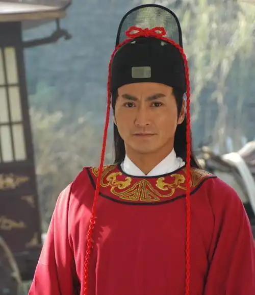 维他奶事件中,何家劲率先表态,他的爱国事迹远不止这一件