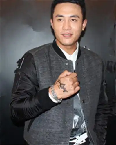 图杜淳纹身后面是什么引人关注新戏造型曝光刷爆朋友圈