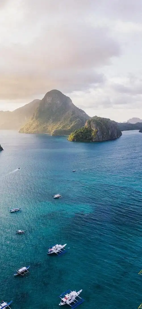 「木叶壁纸」:大海,浪花,沙滩壁纸,天蓝水蓝连空气都是蓝色的
