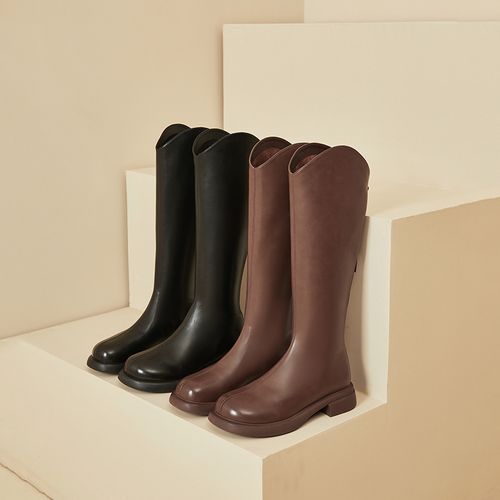 达芙妮棕色靴子高筒女靴v口2022新款秋冬长筒靴