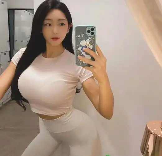 这个女教练身材太"完美"傲人事业线,男生垂涎,女生羡慕!_网易订阅