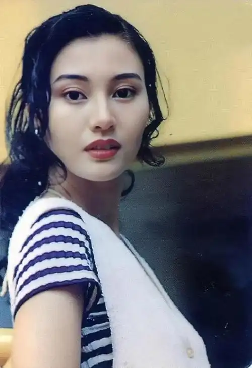 50张最美港姐李嘉欣旧照欣赏,石破天惊的美可不是吹的