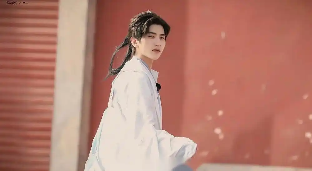 蔡徐坤古装造型你们觉得还吗?