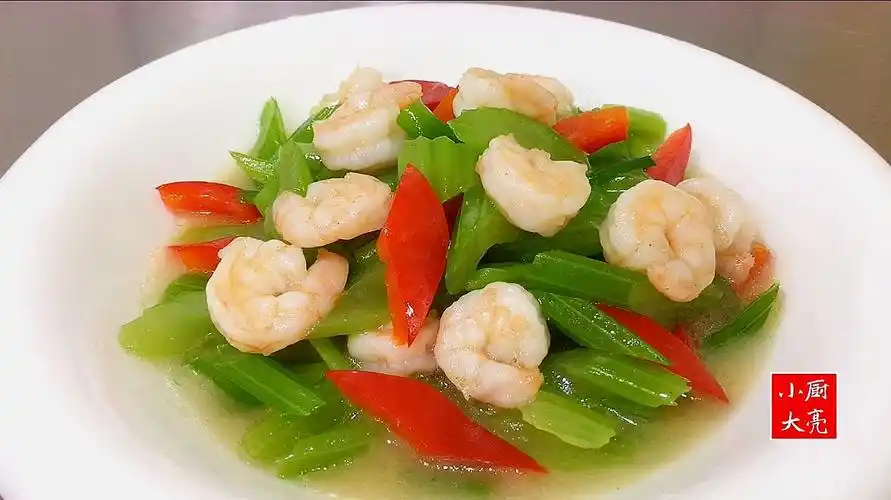 芹菜虾仁怎么做?大厨教你一招,无需太多调料,原汁原味