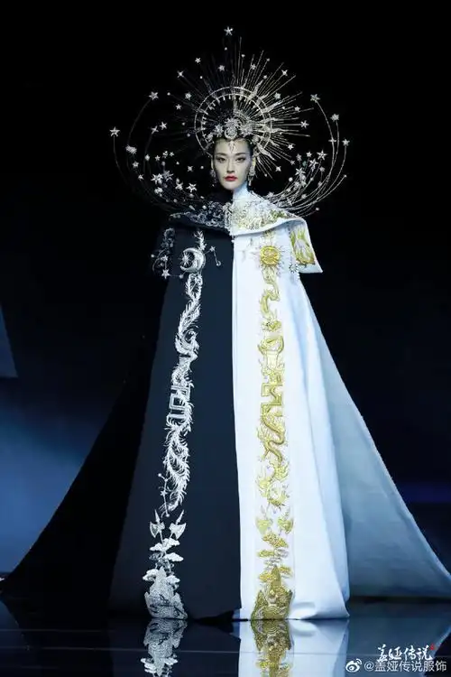 盖娅传说熊英2021春夏系列乾坤沧渊时装秀日月乾坤此系列以乾坤为主体