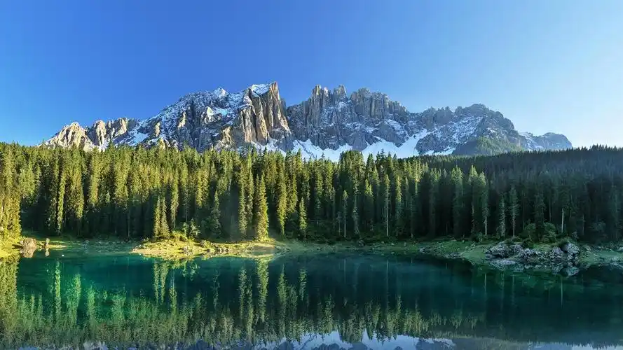电脑壁纸 风景 水天一色的山水自然风光
