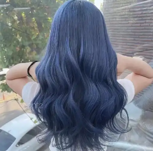 今年流行这款发型 美人鱼波浪长卷发