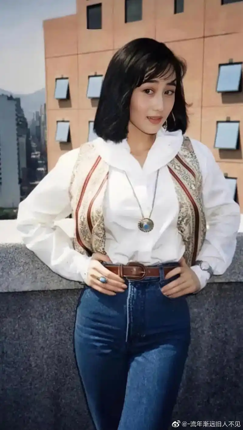 利智.1961年12月31日生于上海,1981年随父移居香港 - 抖音