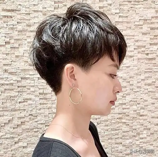 适合女生的短发发型3