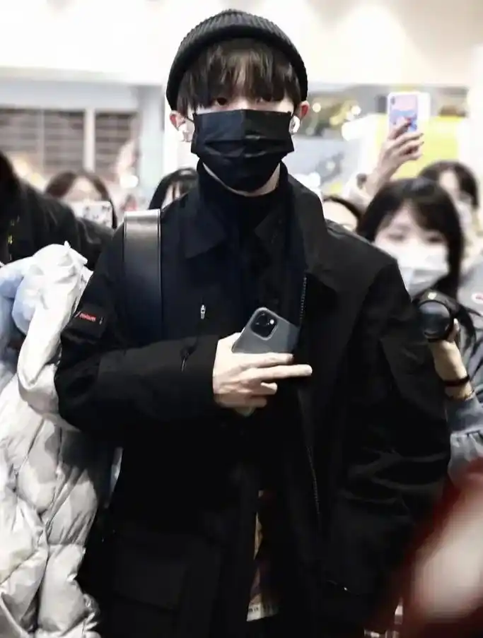 戴口罩和帽子的小马谁不爱#马嘉祺#林婉祺 #桉屿 @挽悠抱航 - 抖音