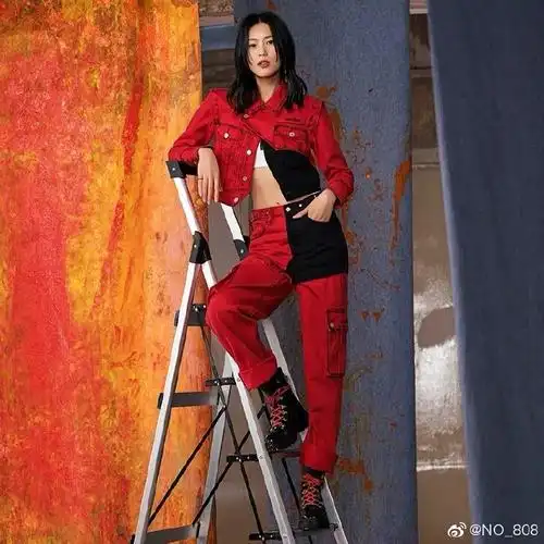 小鬼王琳凯超话#王琳凯可爱#所以宝贝今天穿的是女装吗哈哈 前几天刚