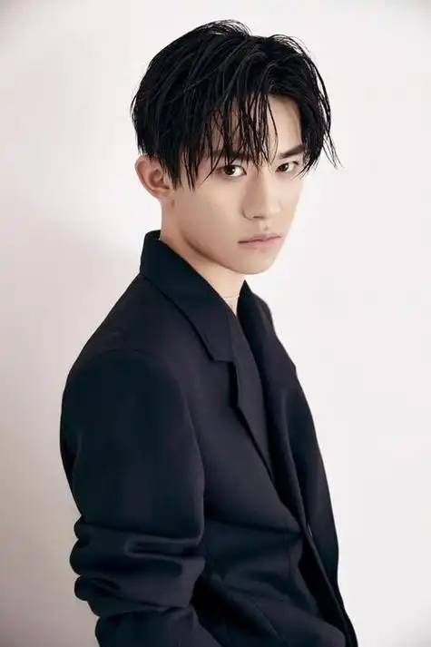 易烊千玺代言宝格丽玫瑰香水(特仑苏请陈道明)(23)