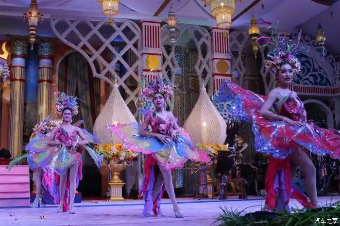 新马泰行28泰国芭堤雅人妖歌舞表演二