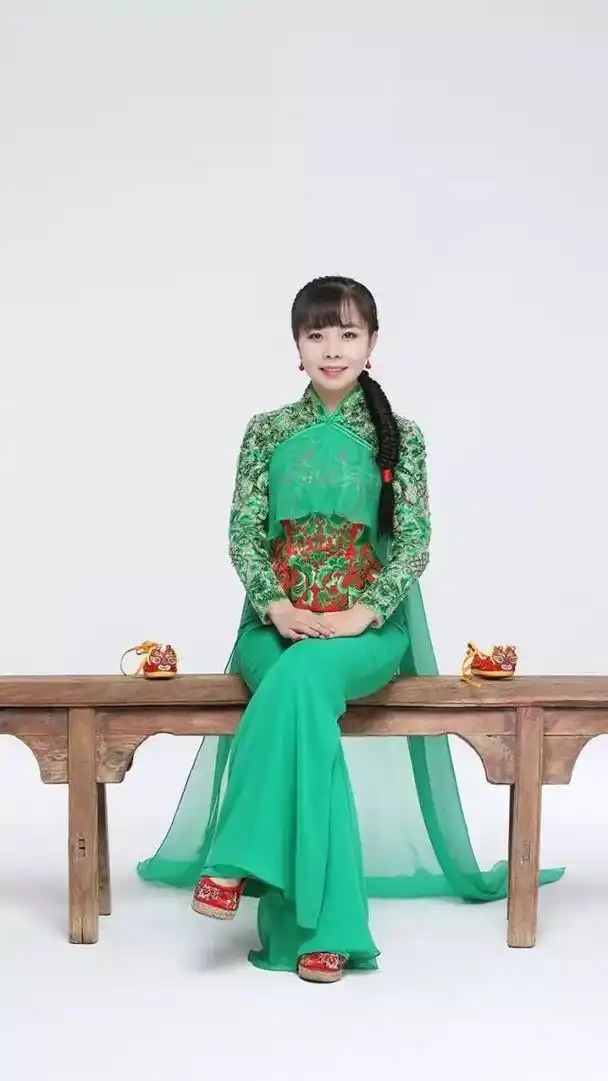 王二妮:成名后放弃百万年薪嫁给农村小伙,婆婆的态度让她不后悔