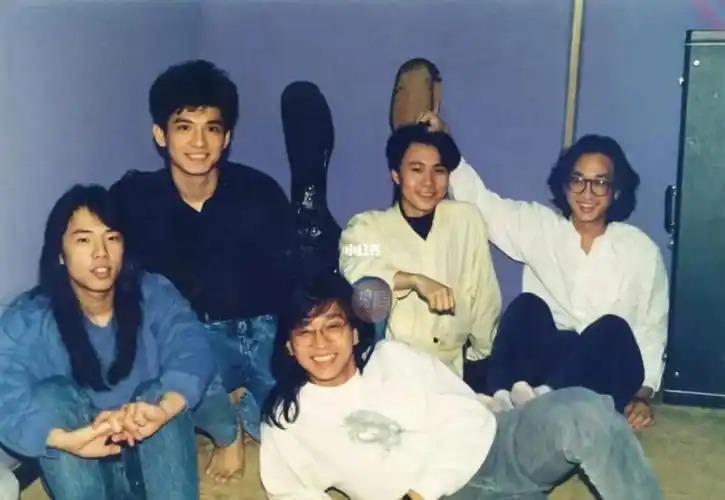 beyond早期五子合照 家驹摸远仔头好可爱阿paul好靓哦阿wing和家强也