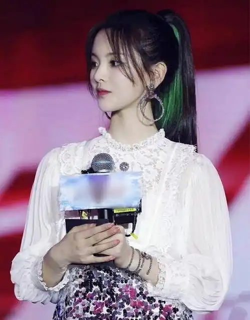 你适合高马尾发型吗赵丽颖和关晓彤酷炫帅气而她很是少女