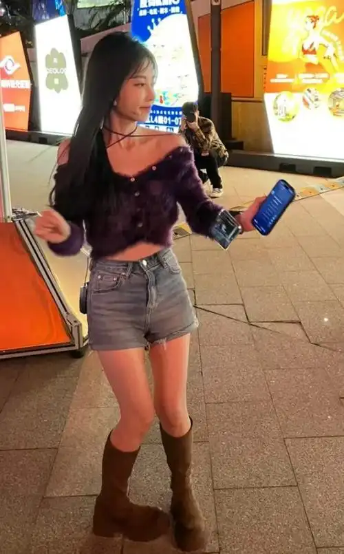 天啊冯提莫本人也太矮了吧真人似乎连1米5都没有