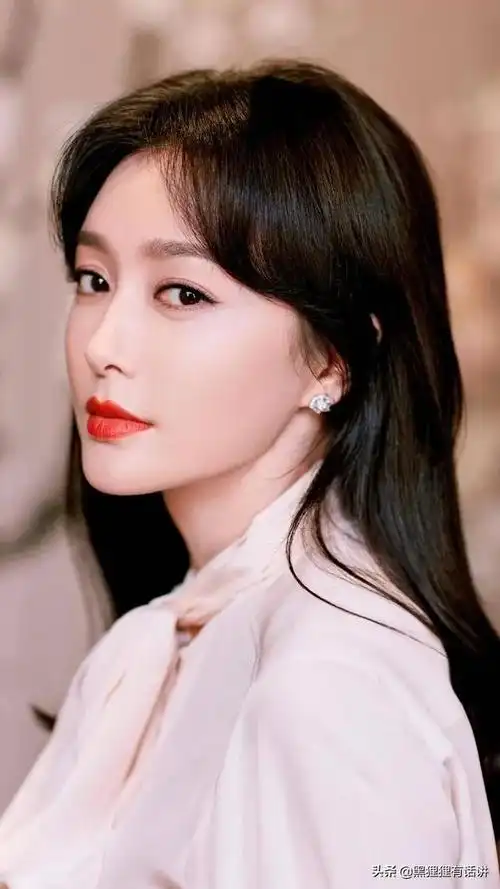 作为演员的她先后凭借《还珠格格3》《延禧攻略》2次爆红.